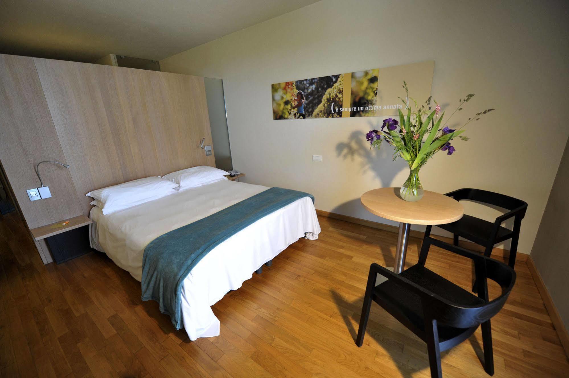 Ca' Del Lupo Otel Montelupo Albese Dış mekan fotoğraf