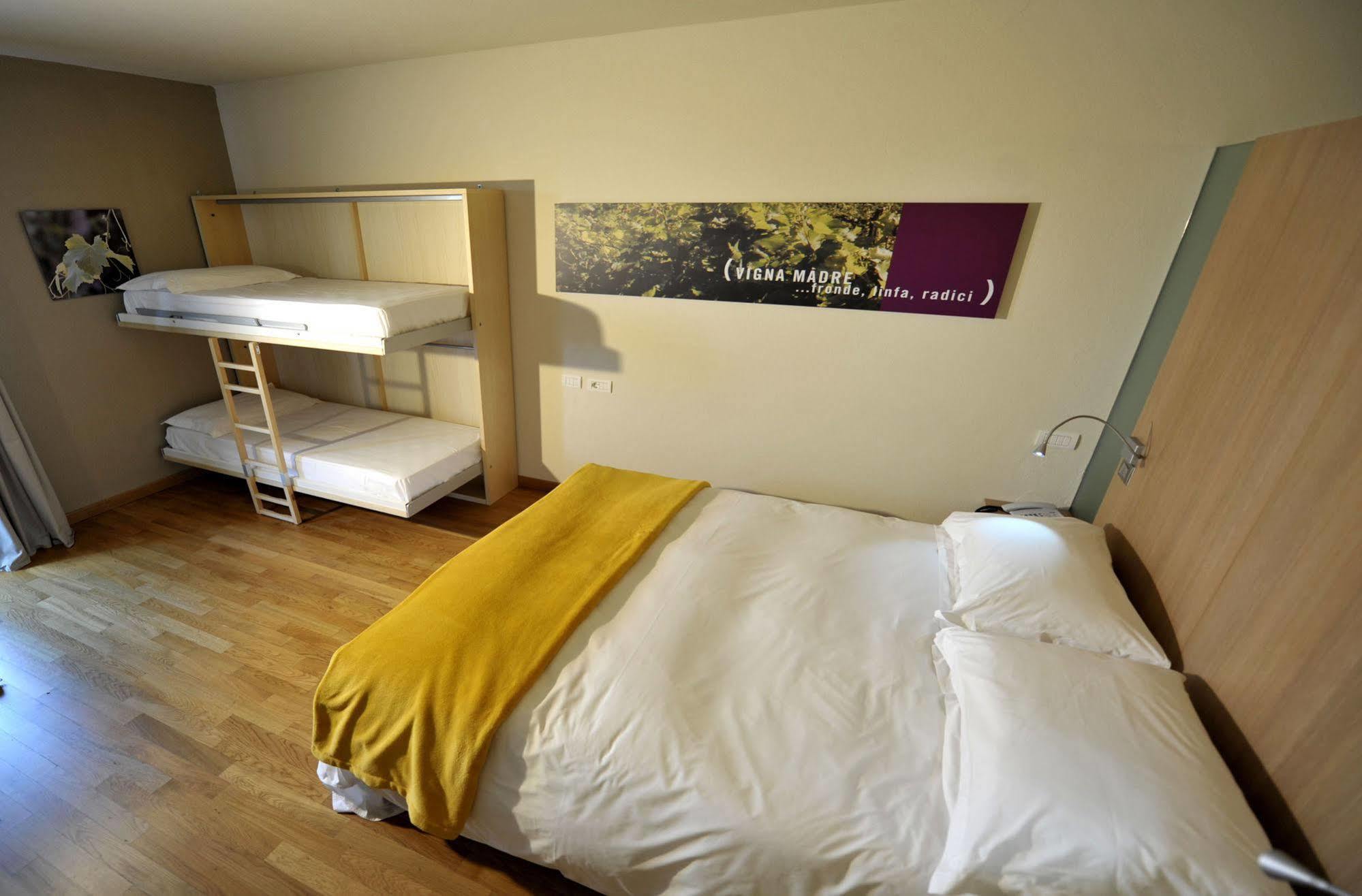 Ca' Del Lupo Otel Montelupo Albese Dış mekan fotoğraf