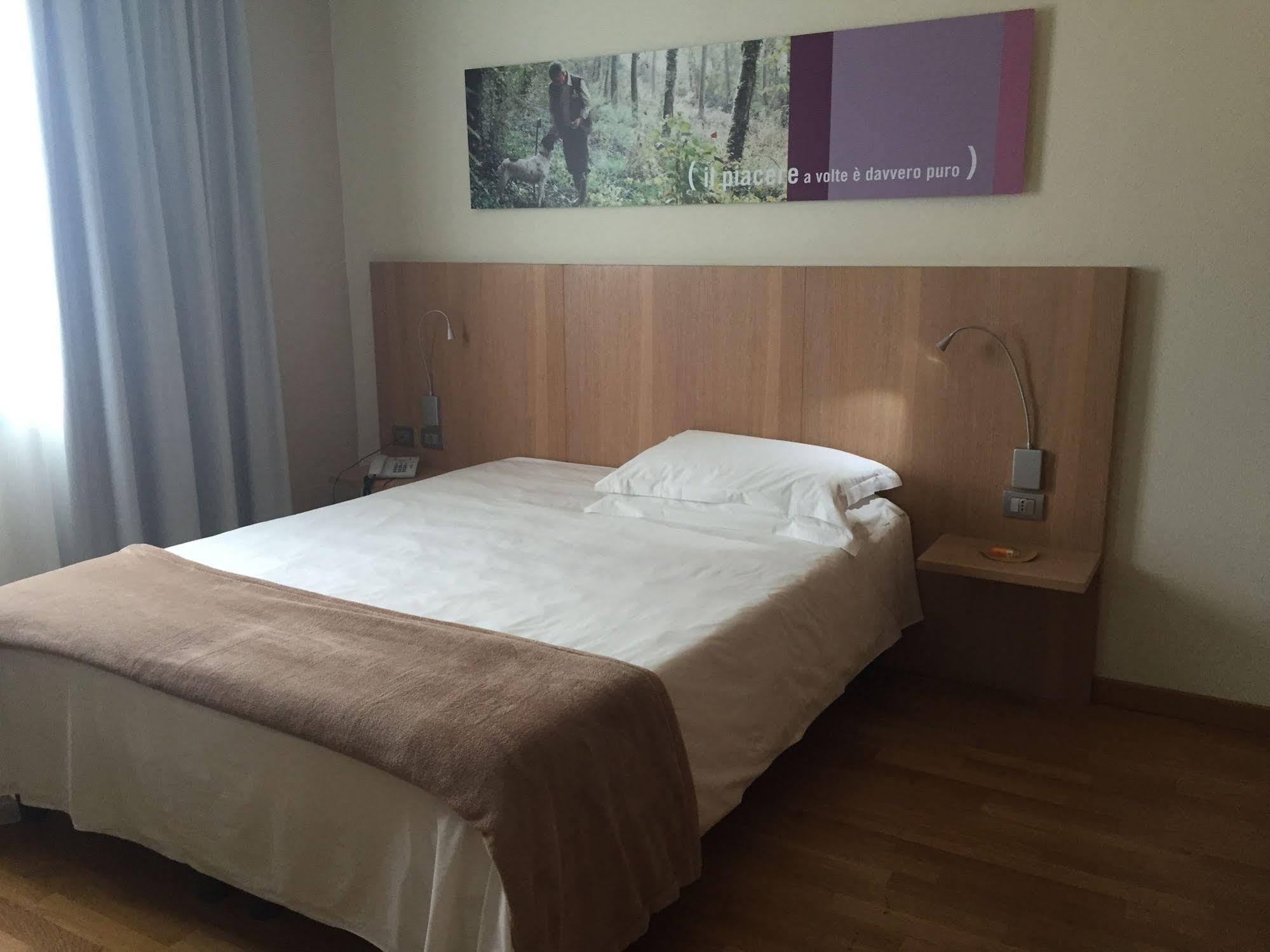 Ca' Del Lupo Otel Montelupo Albese Dış mekan fotoğraf